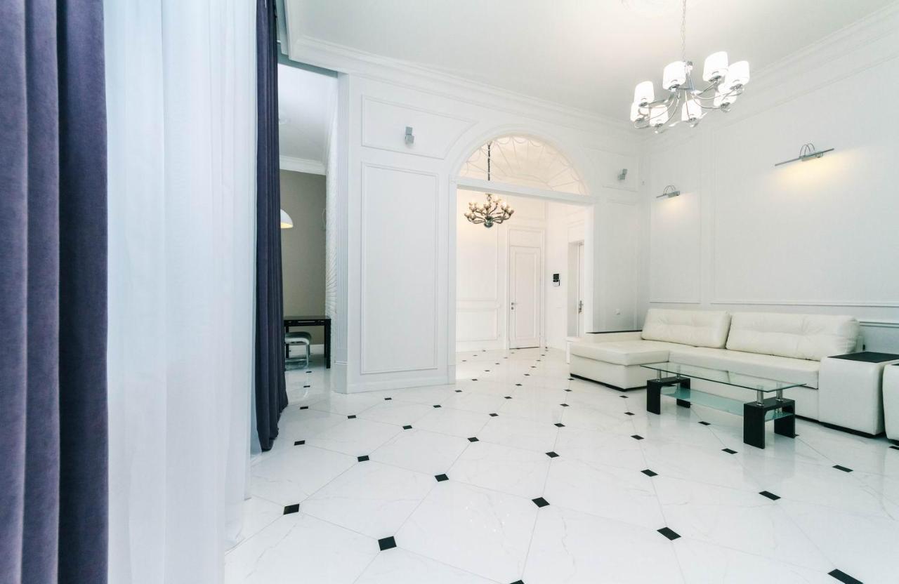 Luxury Beatiful Apartment On Pyshkinska Street Kiev Exterior foto
