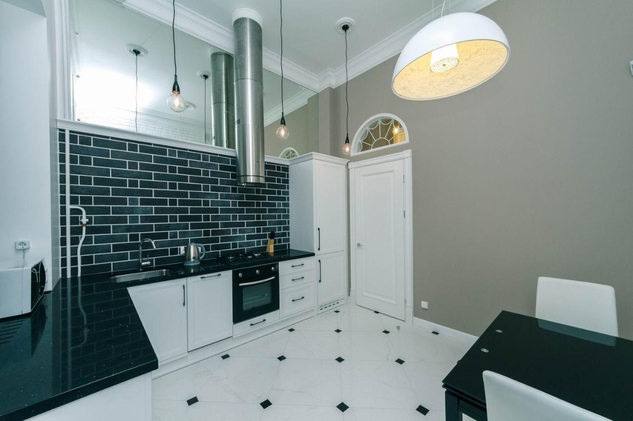 Luxury Beatiful Apartment On Pyshkinska Street Kiev Exterior foto
