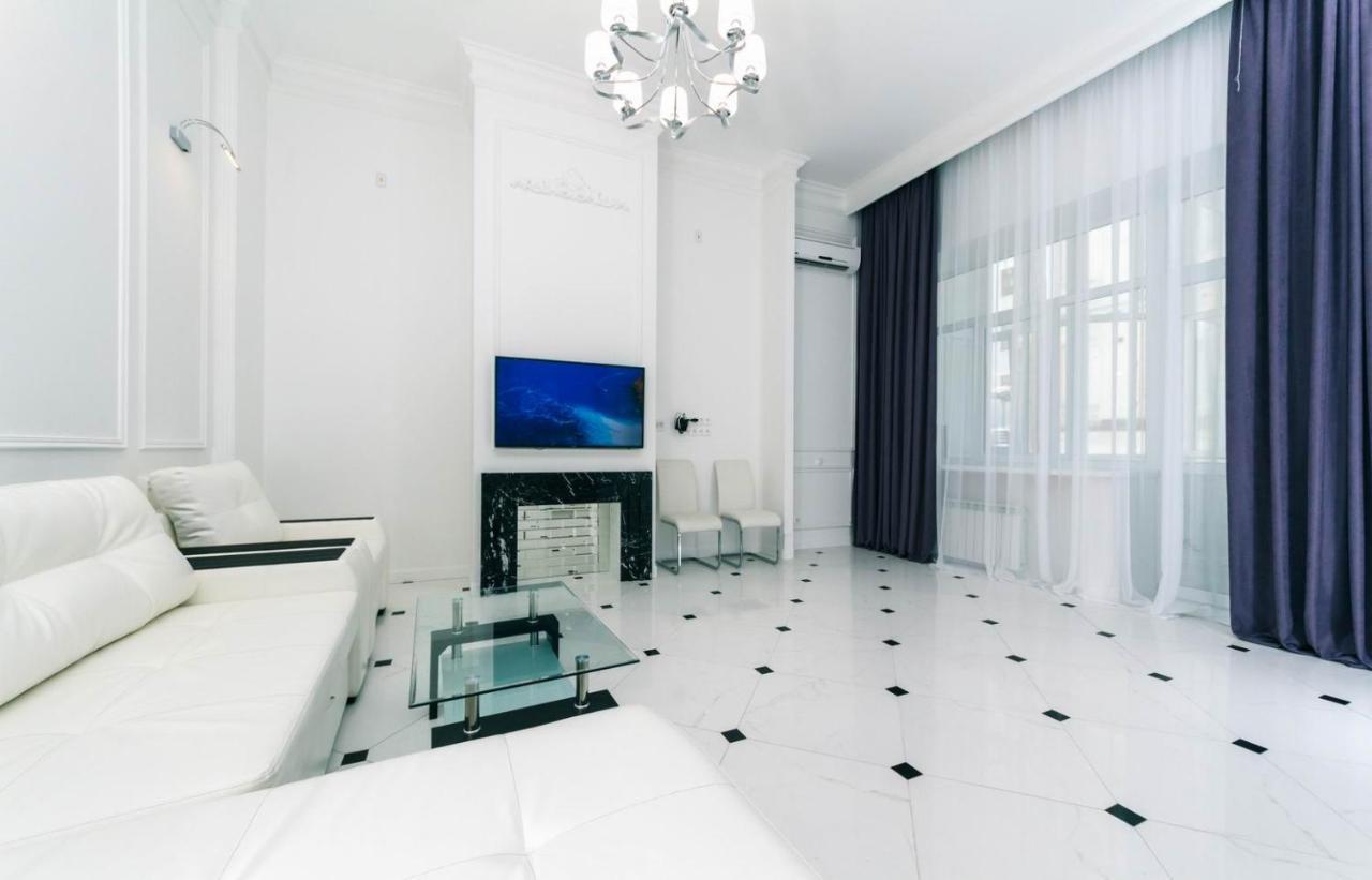 Luxury Beatiful Apartment On Pyshkinska Street Kiev Exterior foto