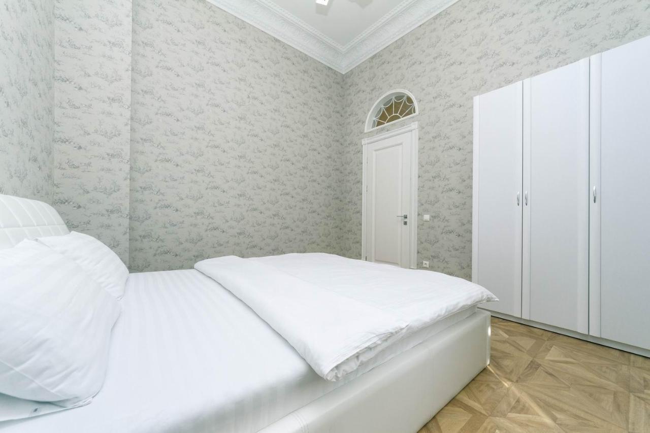 Luxury Beatiful Apartment On Pyshkinska Street Kiev Exterior foto