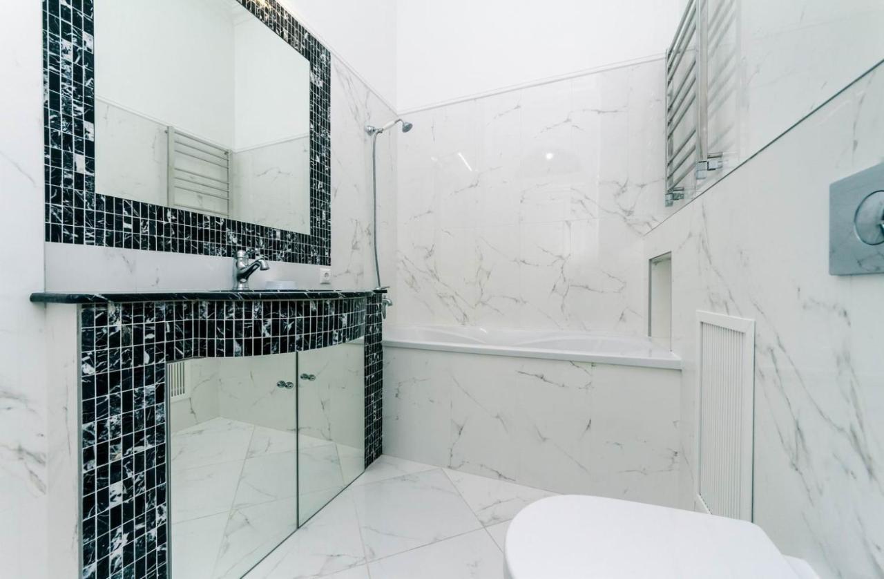 Luxury Beatiful Apartment On Pyshkinska Street Kiev Exterior foto