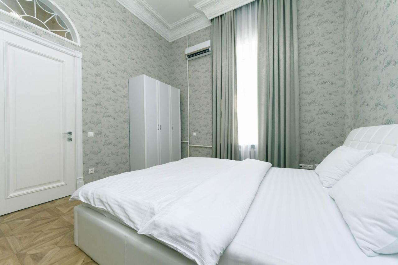 Luxury Beatiful Apartment On Pyshkinska Street Kiev Exterior foto